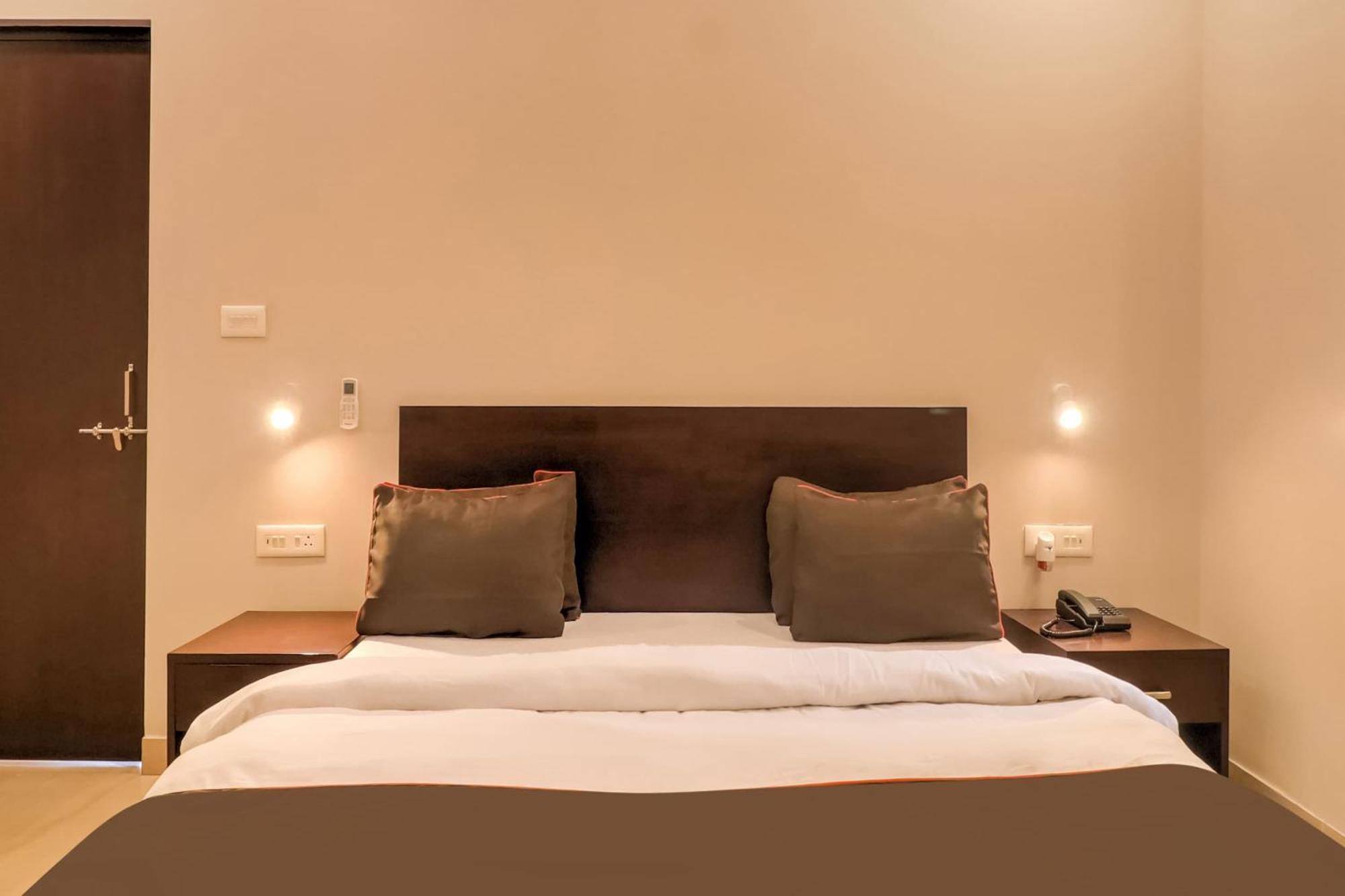 Hotel Super Townhouse Amaraa Farms Near Lulu Hypermarket