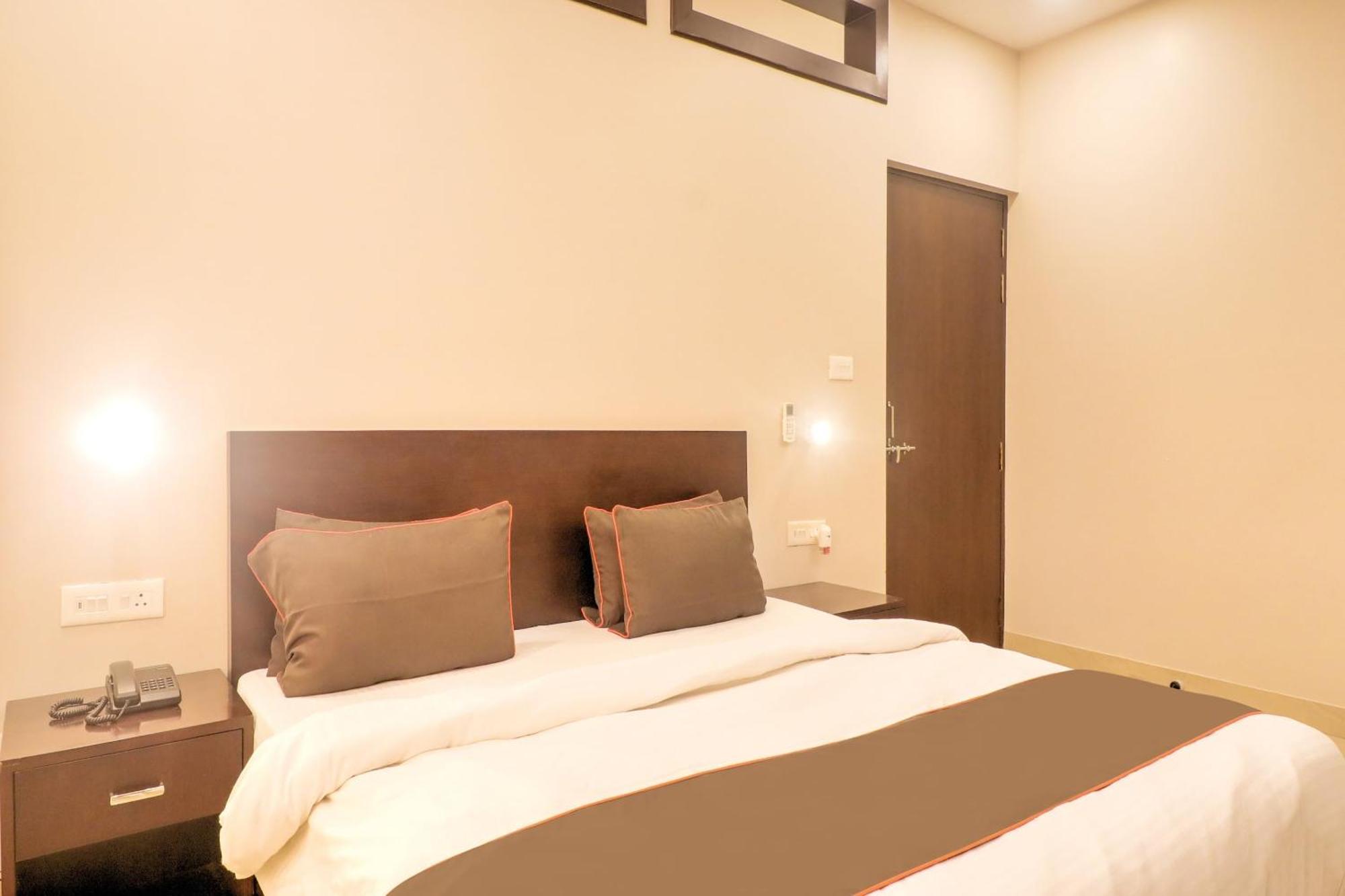 Hotel Super Townhouse Amaraa Farms Near Lulu Hypermarket