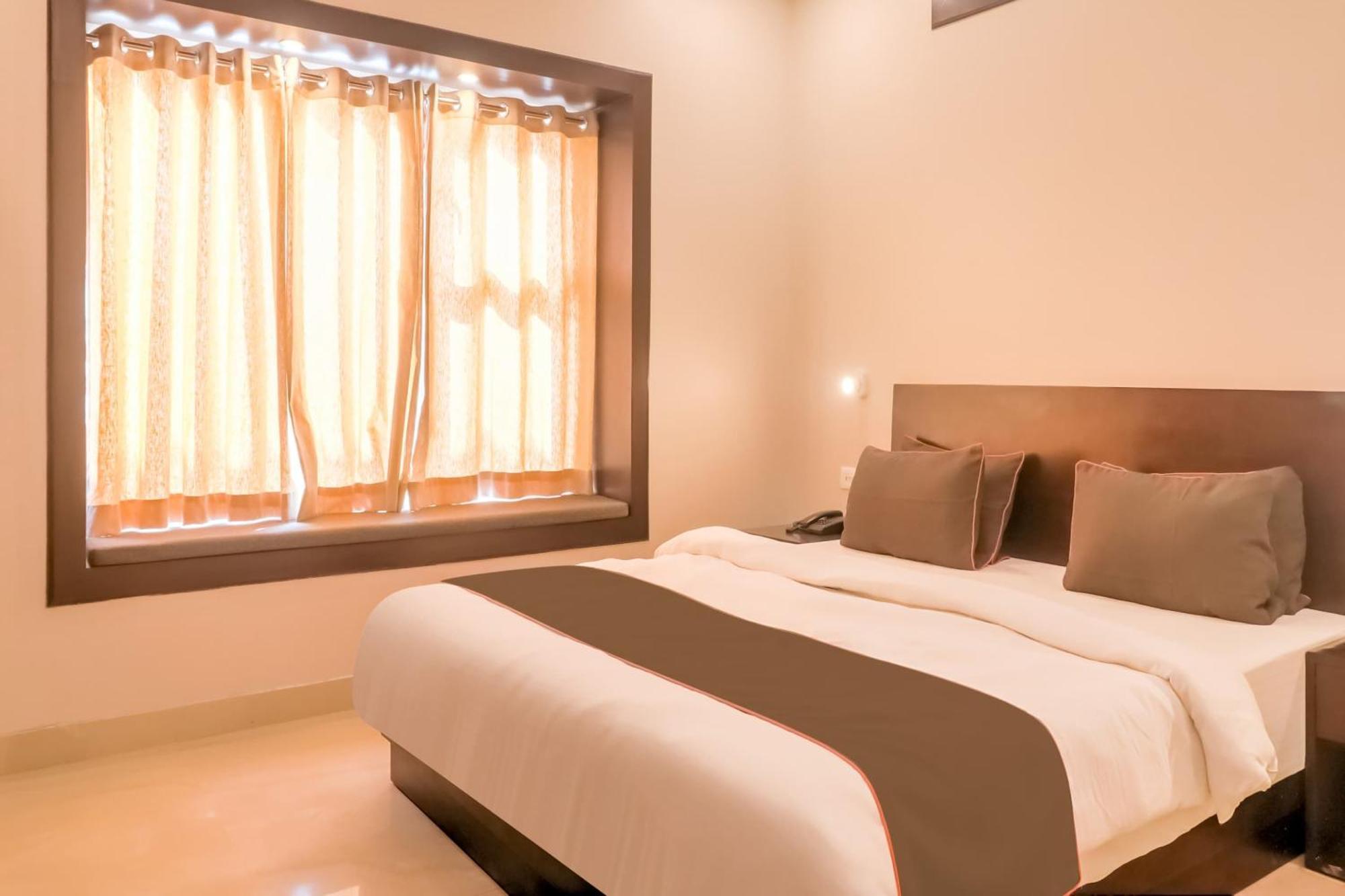 Super Townhouse Amaraa Farms Near Lulu Hypermarket Hotel