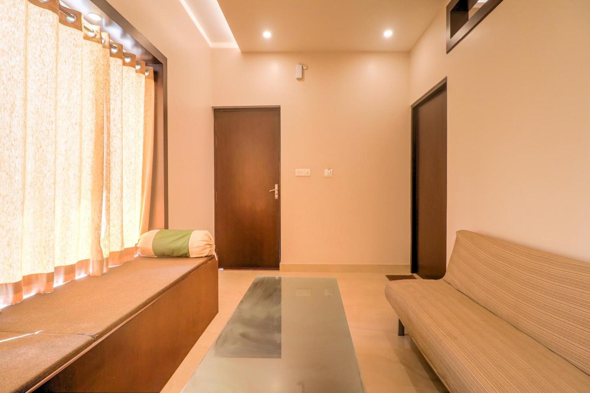 Super Townhouse Amaraa Farms Near Lulu Hypermarket Hotel 4*