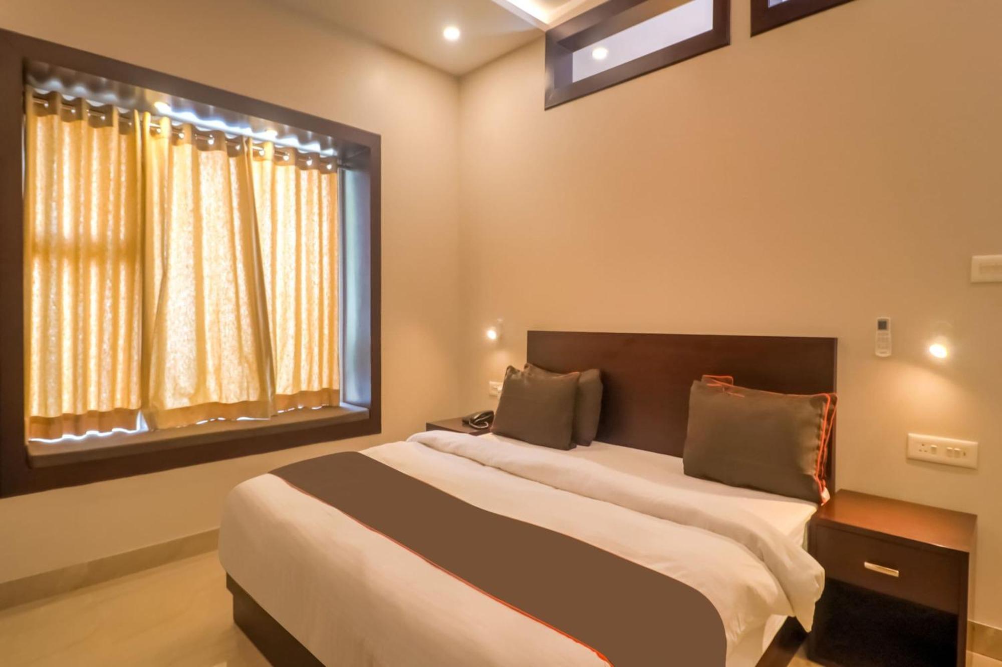 Super Townhouse Amaraa Farms Near Lulu Hypermarket Hotel 4*