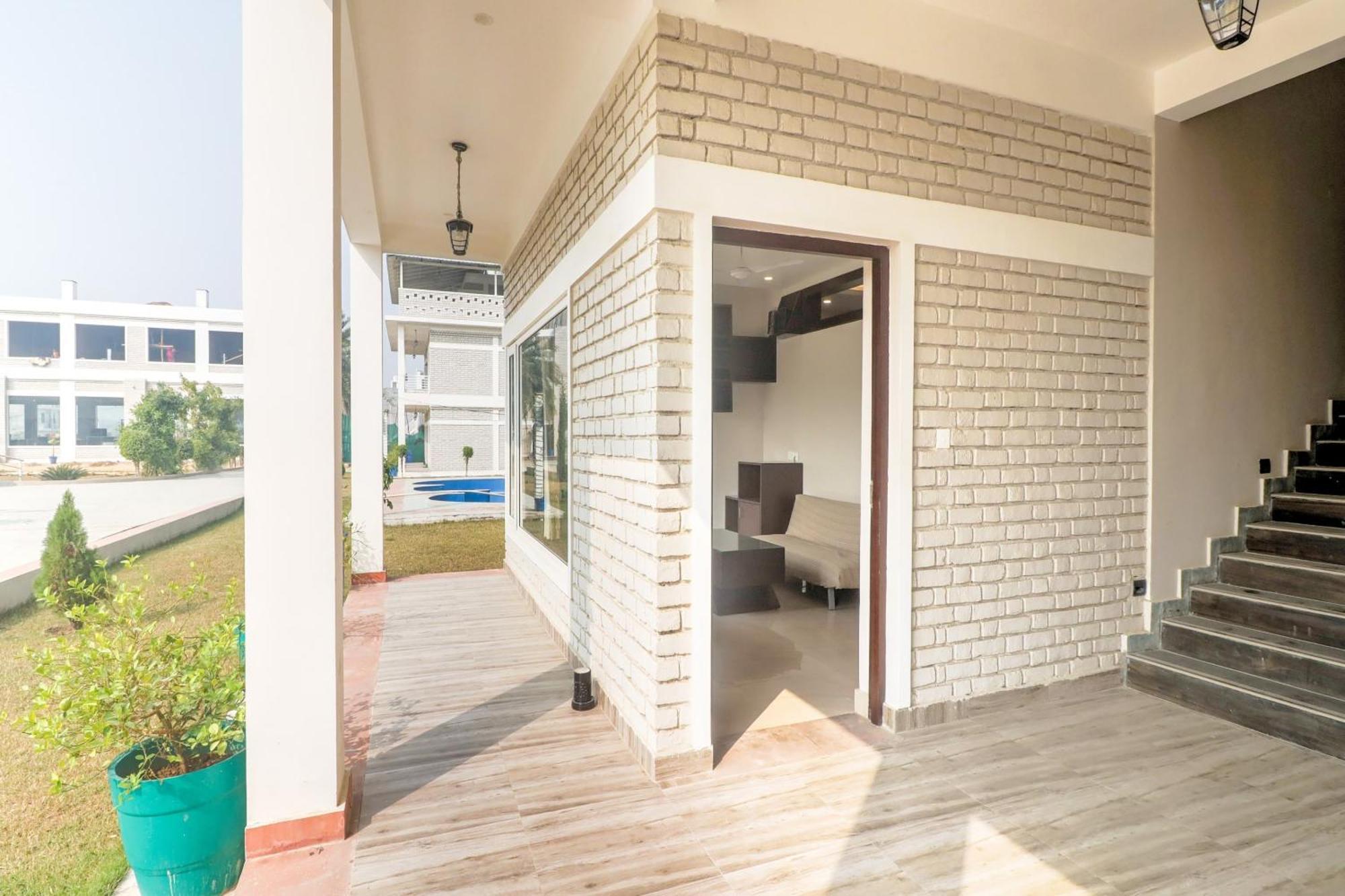 Hotel Super Townhouse Amaraa Farms Near Lulu Hypermarket 4*