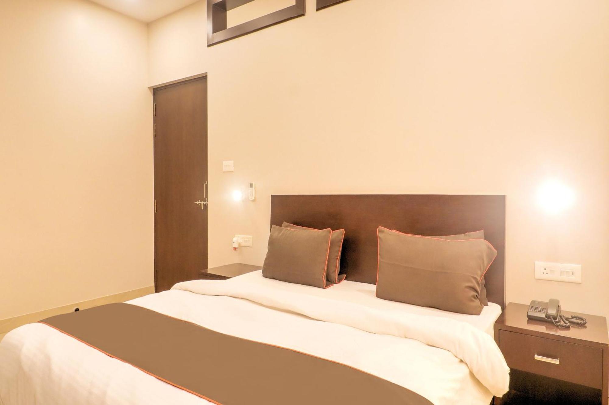Super Townhouse Amaraa Farms Near Lulu Hypermarket Hotel Lucknow