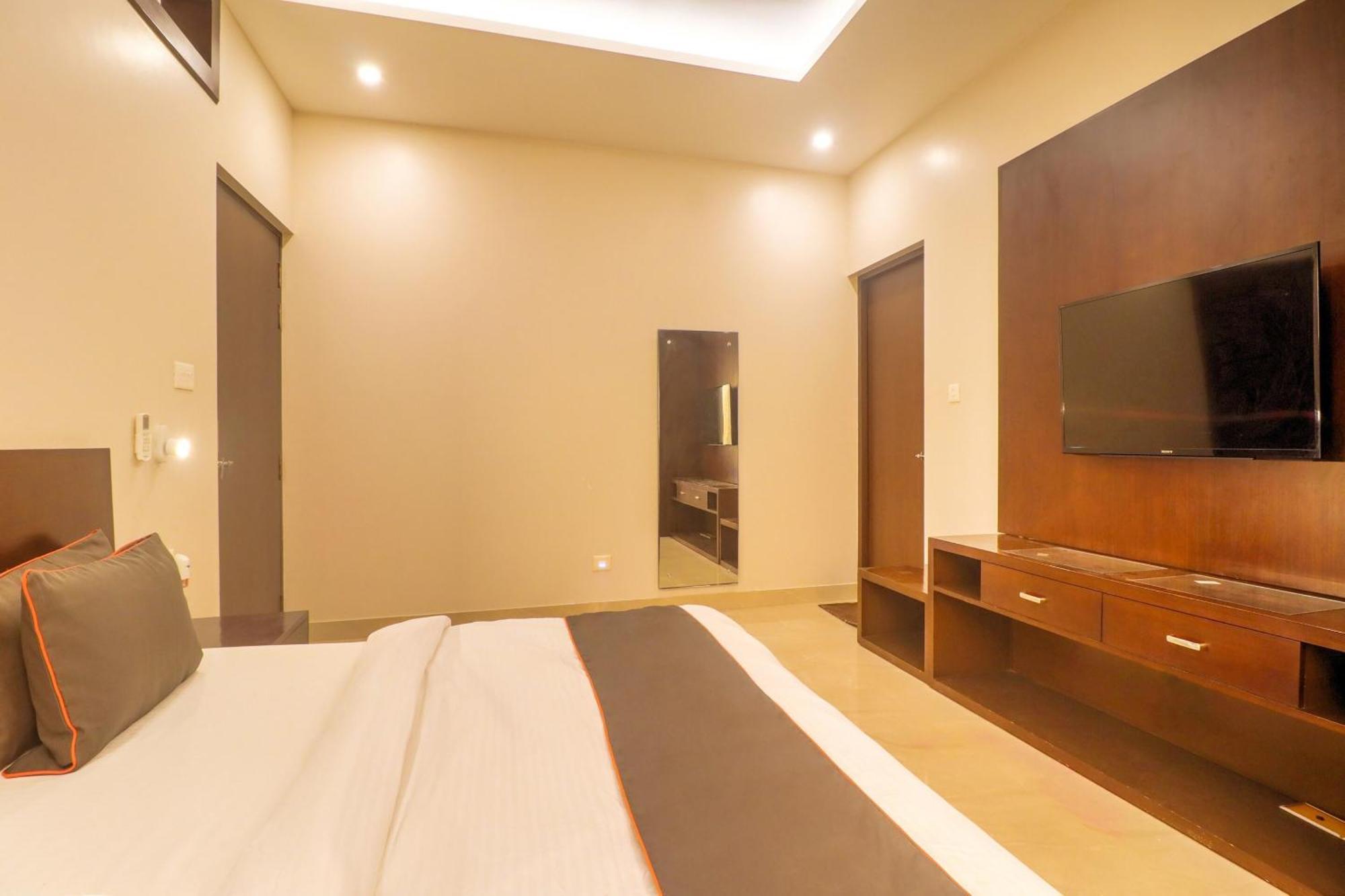 Super Townhouse Amaraa Farms Near Lulu Hypermarket Hotel