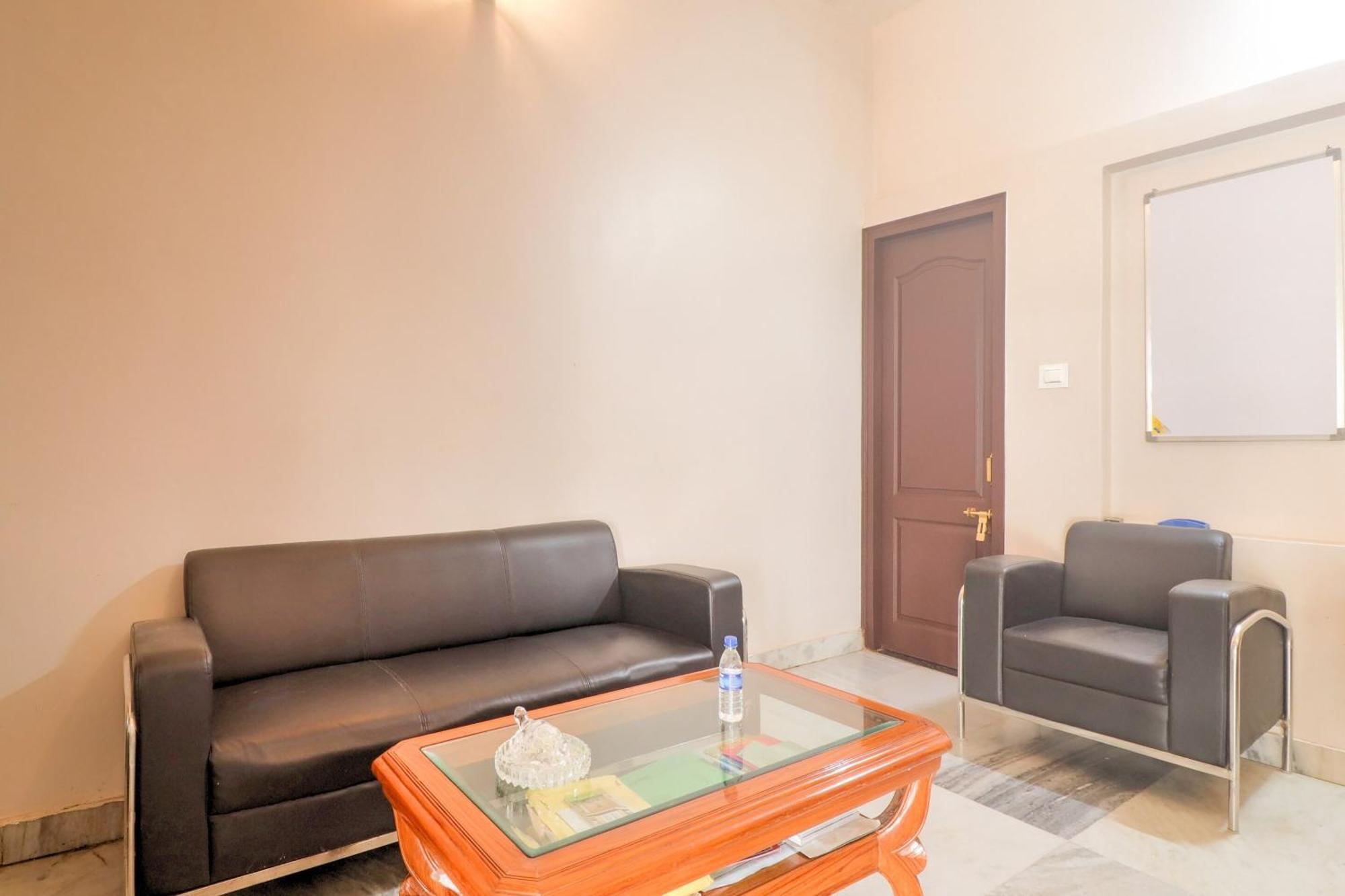 Hotel Super Townhouse Amaraa Farms Near Lulu Hypermarket