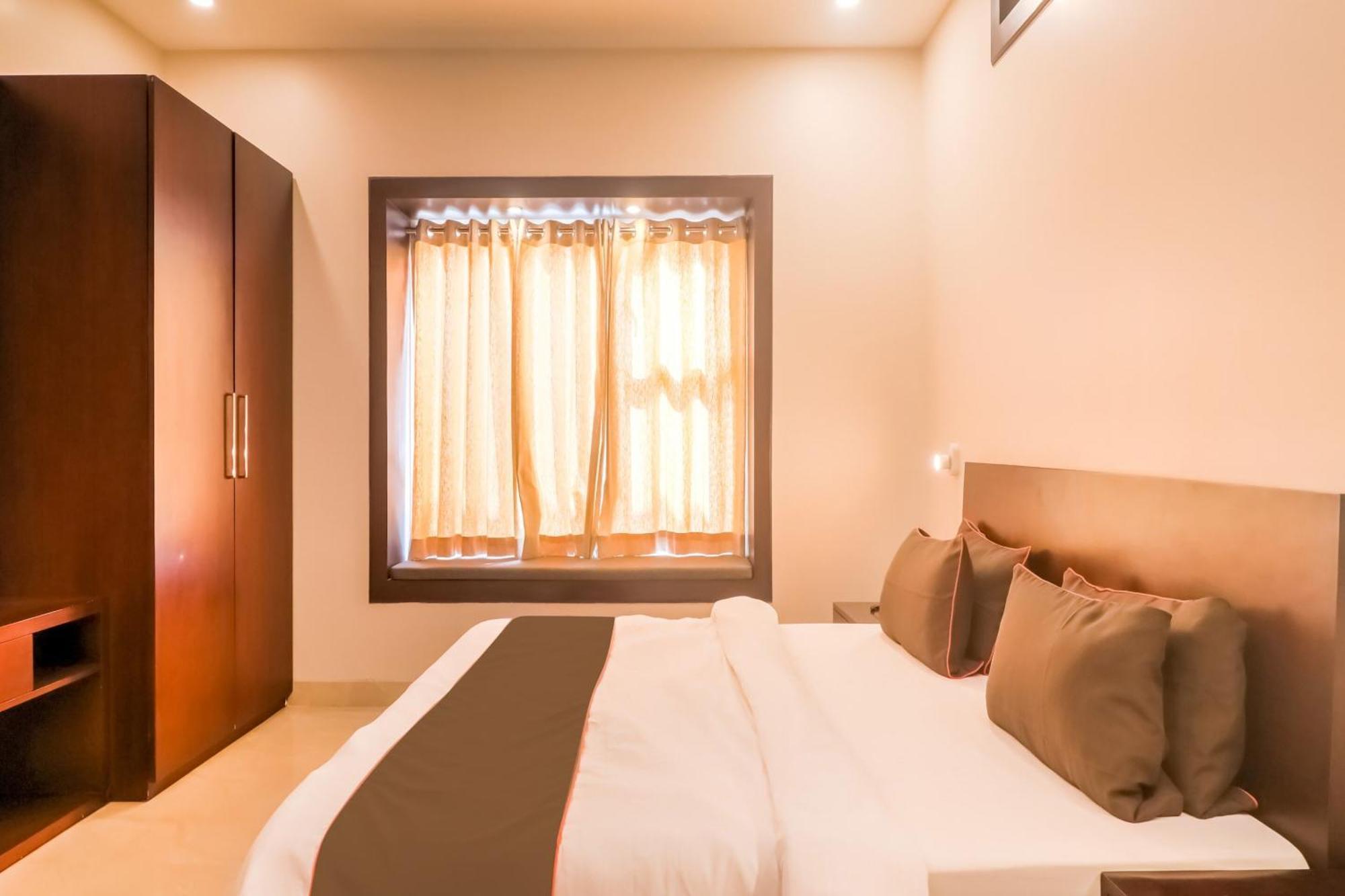Super Townhouse Amaraa Farms Near Lulu Hypermarket Hotel 4*