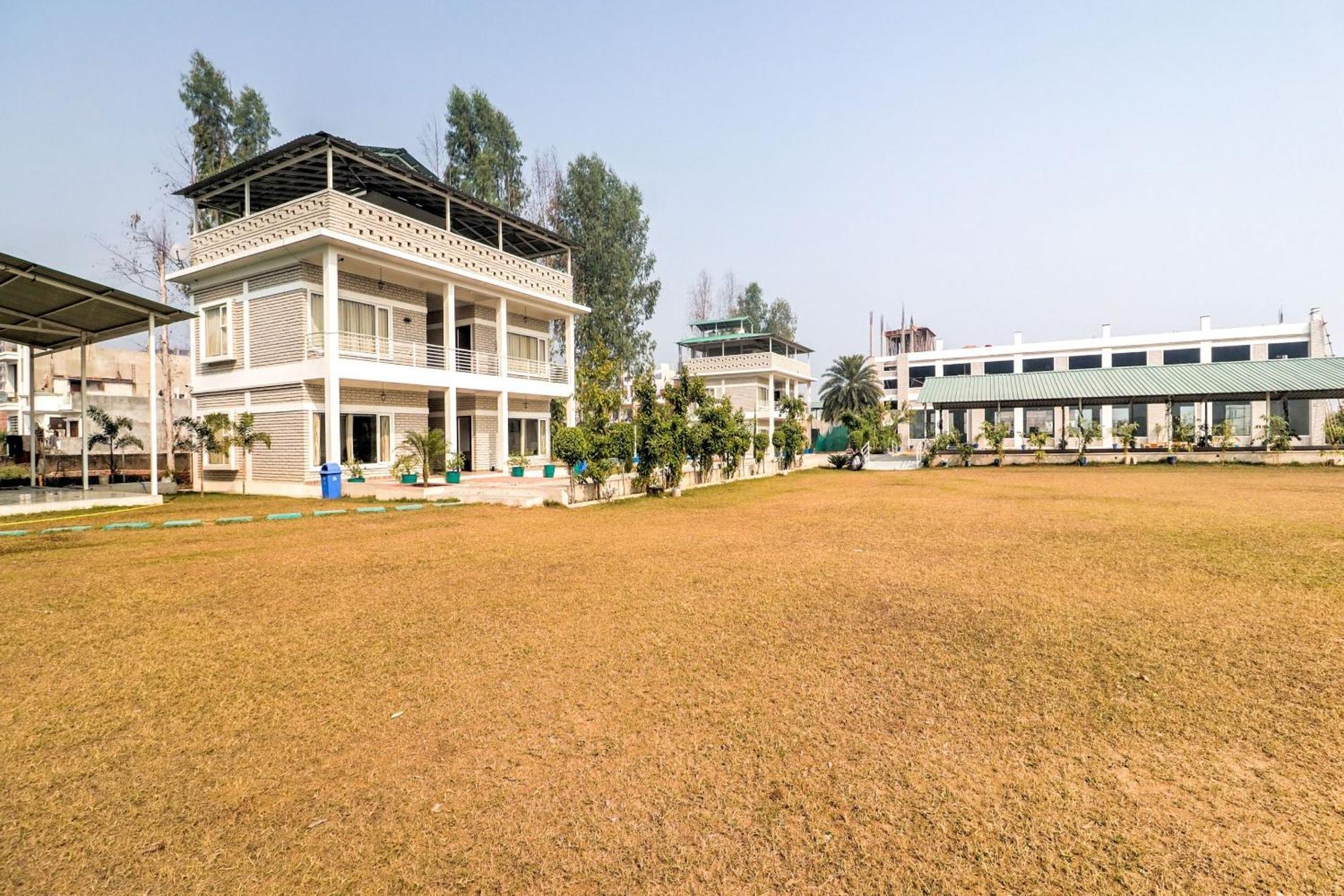 Hotel Super Townhouse Amaraa Farms Near Lulu Hypermarket 4*