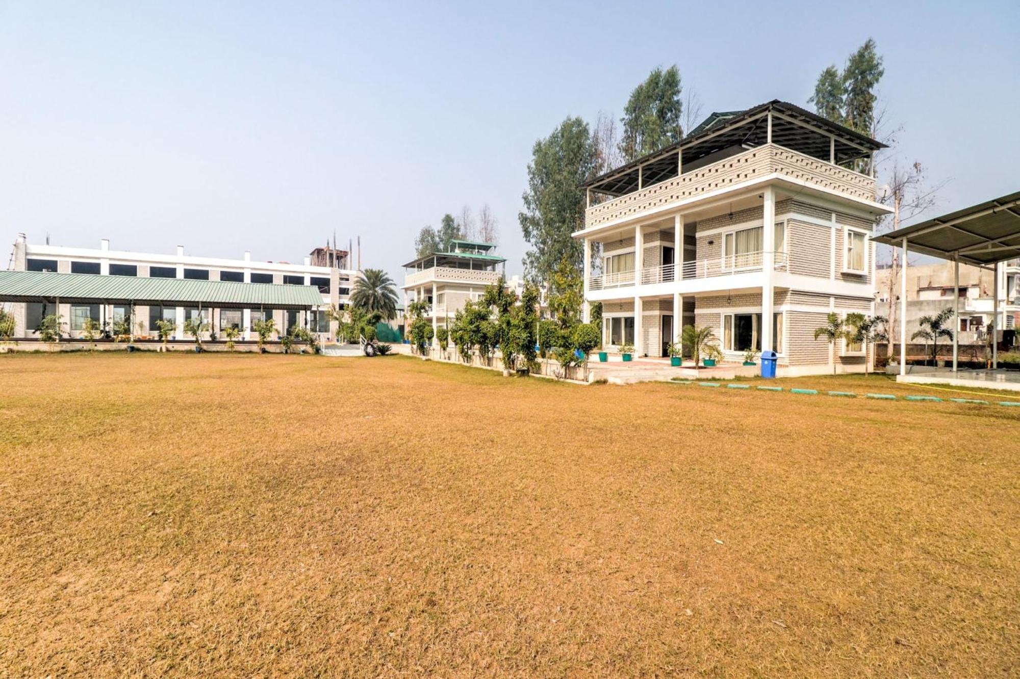 Super Townhouse Amaraa Farms Near Lulu Hypermarket 4*
