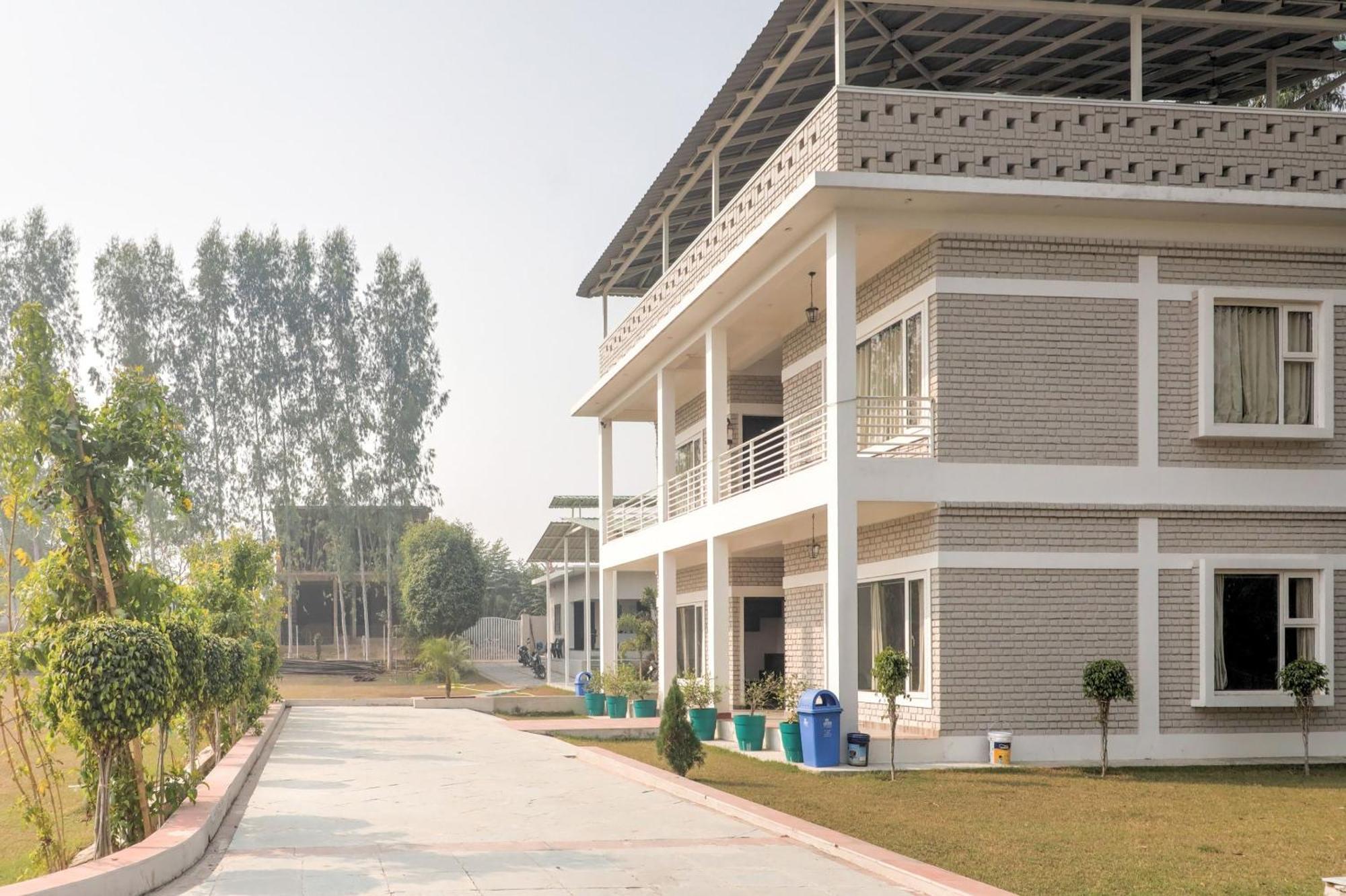 Super Townhouse Amaraa Farms Near Lulu Hypermarket Lucknow