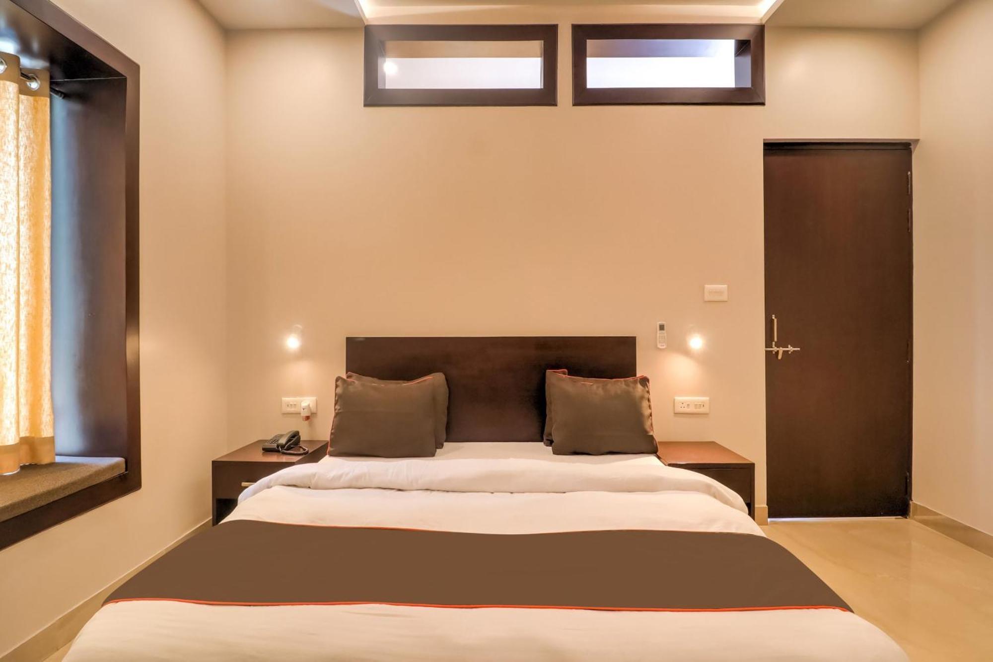 Super Townhouse Amaraa Farms Near Lulu Hypermarket Hotel 4*